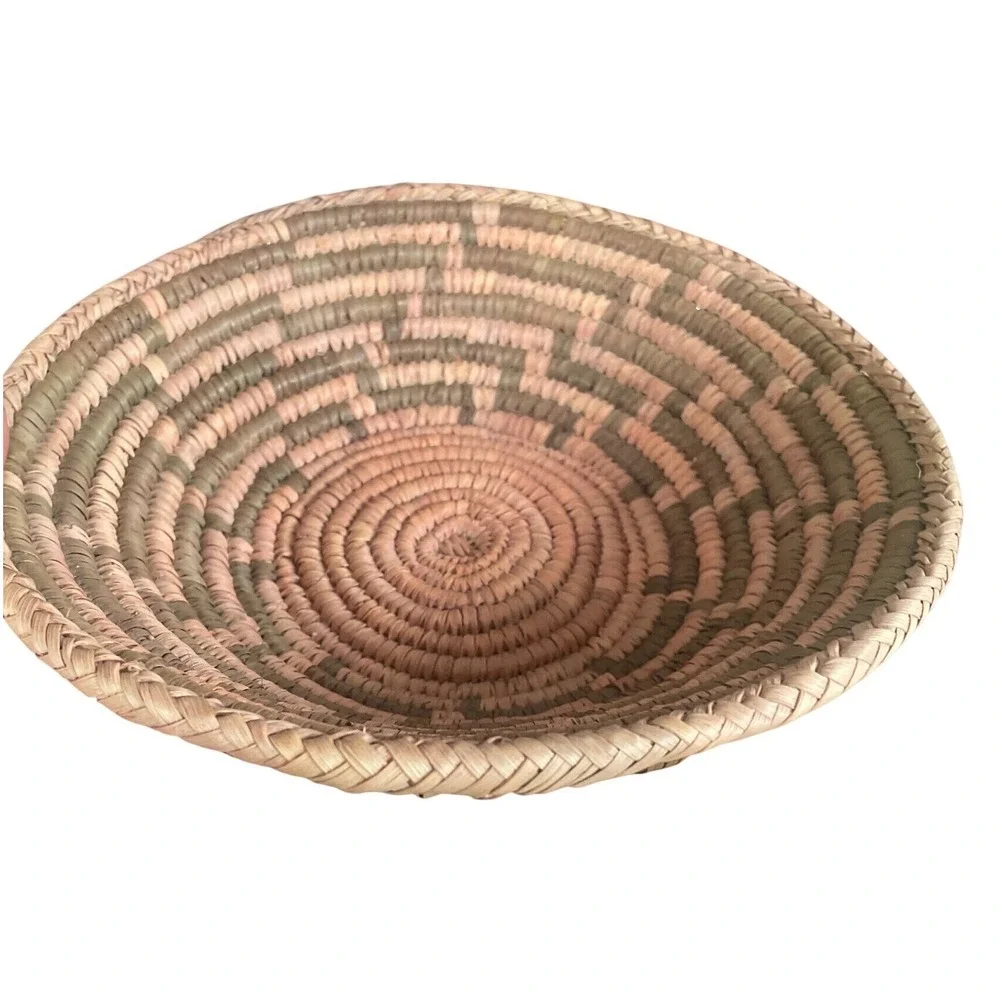 Vintage Handmade Coiled Sweetgrass Basket Bowl Sage Green Tan Decorative Tray 8